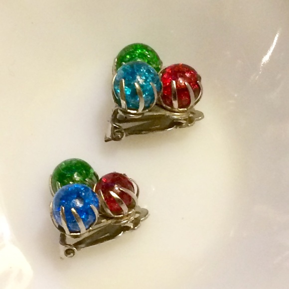 Vintage Clip-on Earrings - Picture 2 of 6